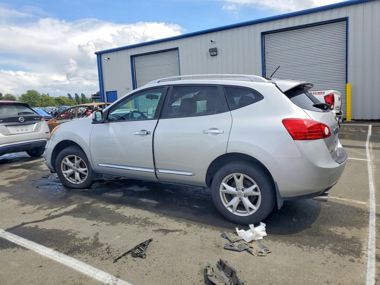 2011 Nissan Rogue S - Image 2