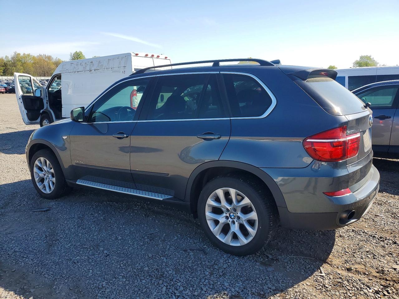 2013 BMW X5 xDrive35I - Фото 2