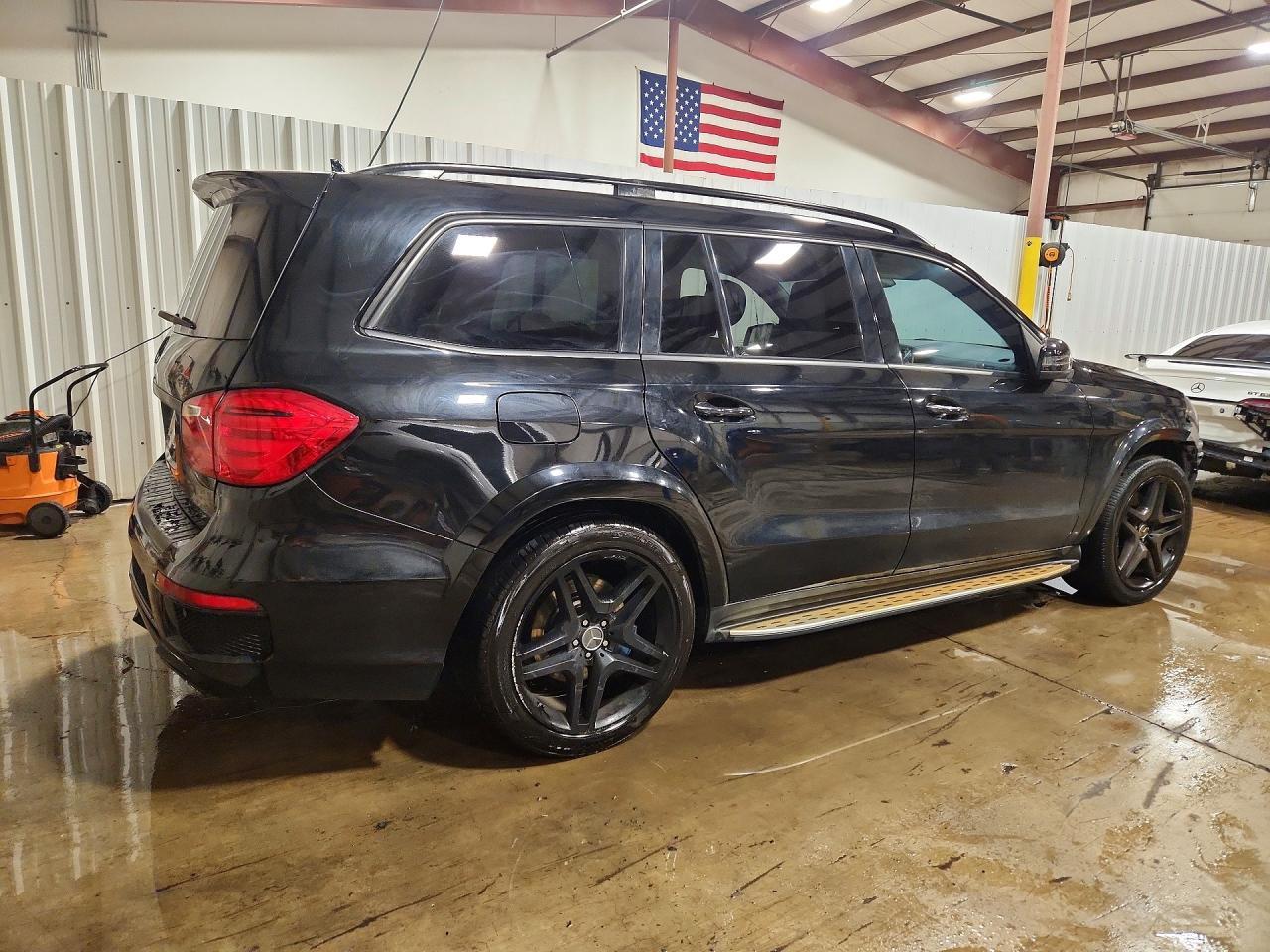 2014 Mercedes-Benz Gl 550 4Matic - Image 3