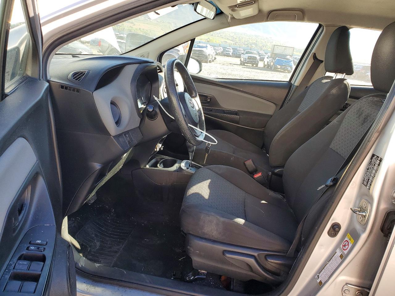 2015 Toyota Yaris 5-Door L - Image 7