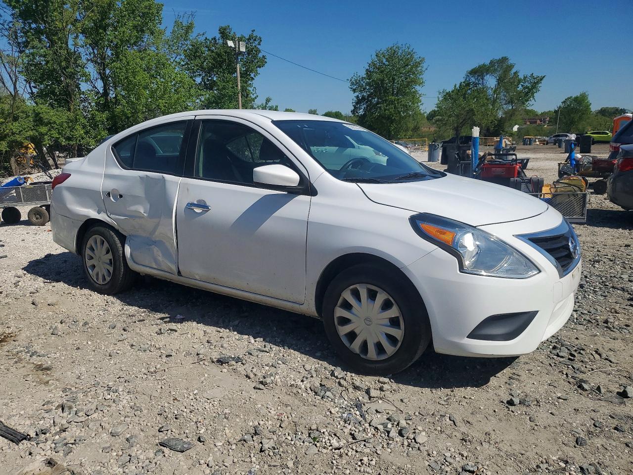 2019 Nissan Versa Sv - Фото 4
