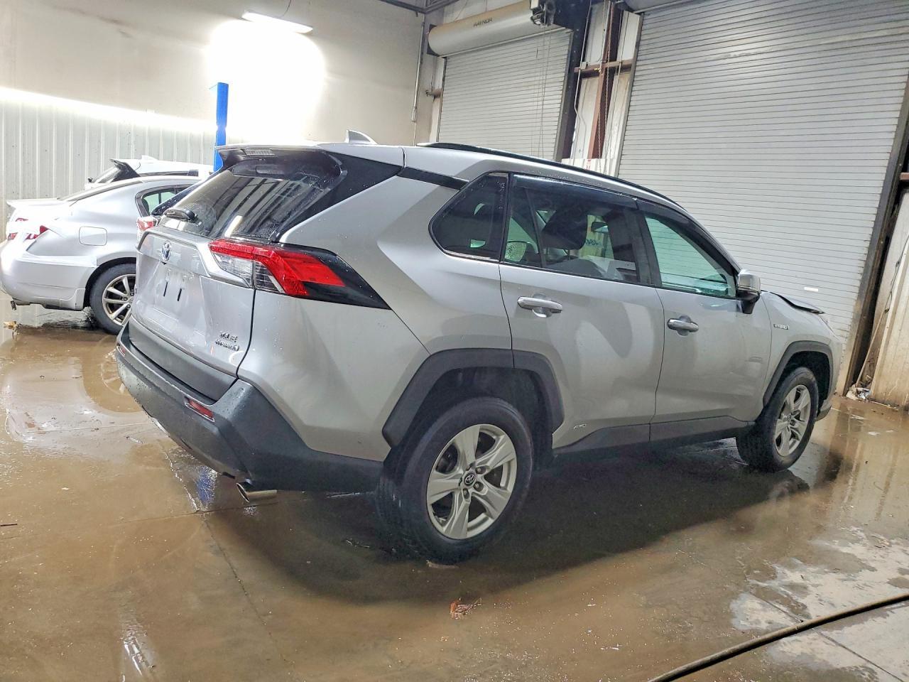 2020 Toyota Rav4 Hybrid Xle - Image 3