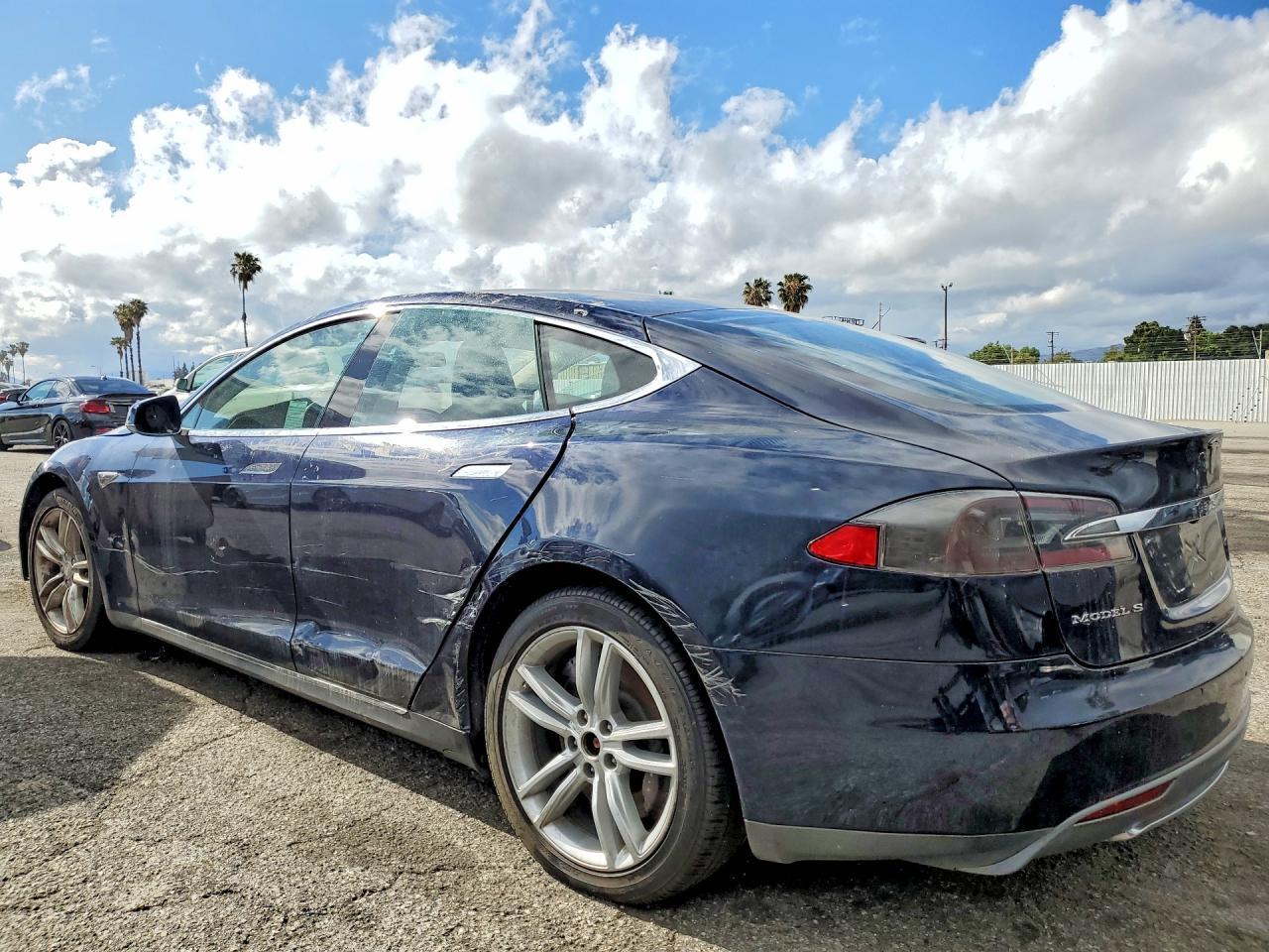 2015 Tesla Model S 85 - Фото 2