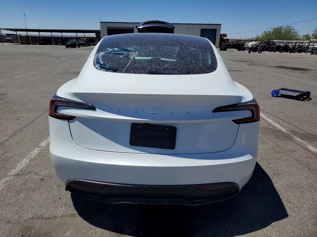 2025 Tesla Model 3 - Фото 6