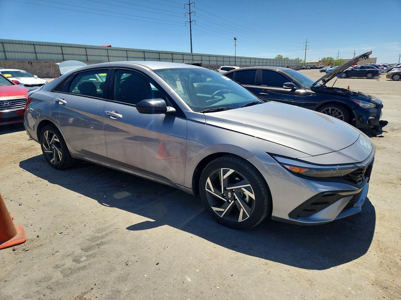 2025 Hyundai Elantra Sel Sport - Image 4