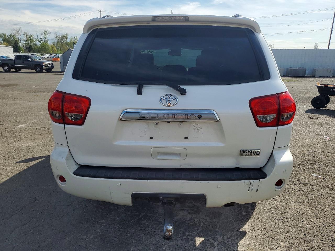 2016 Toyota Sequoia Platinum - Image 6