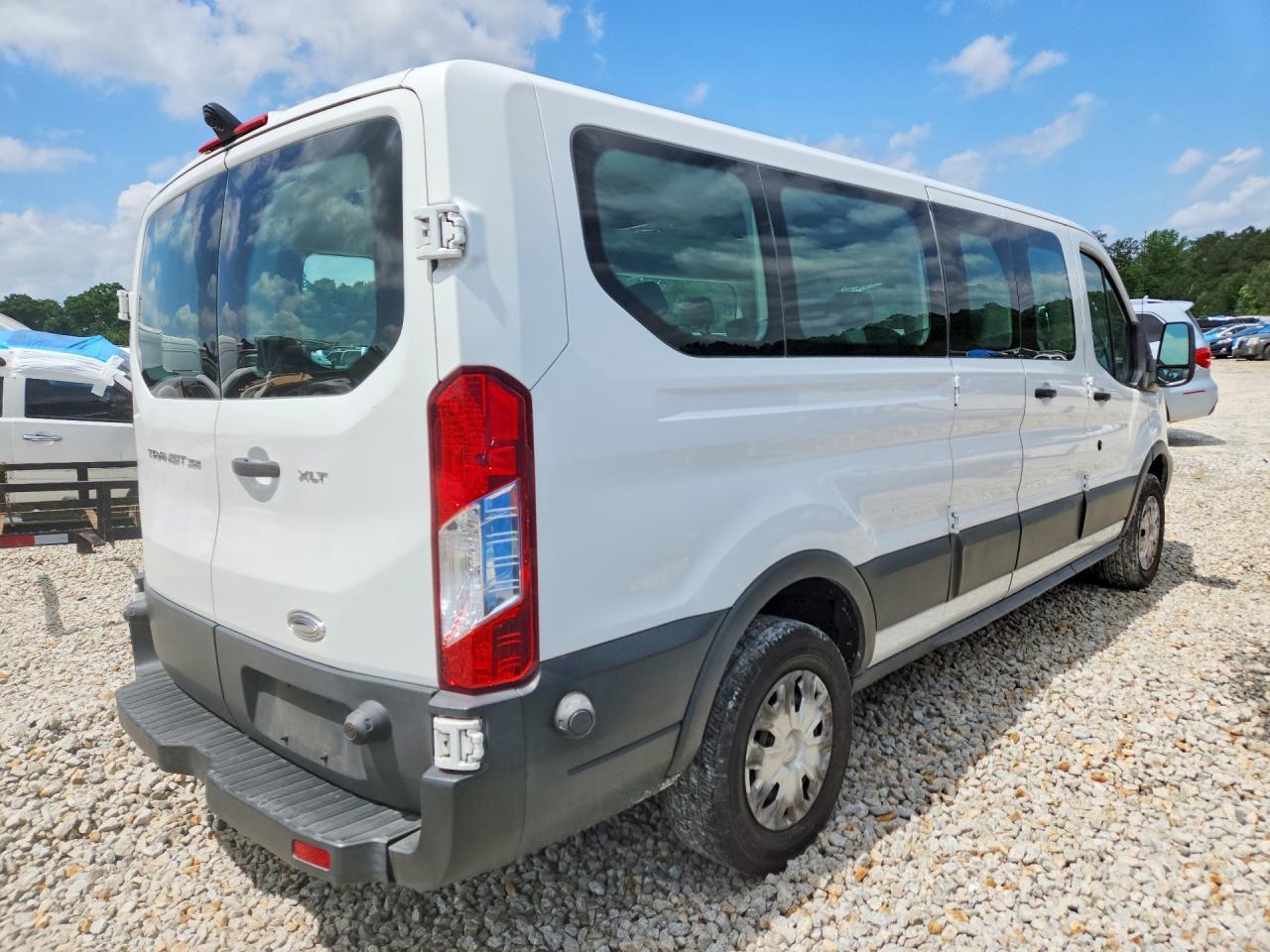 2015 Ford Transit T-350 - Фото 3