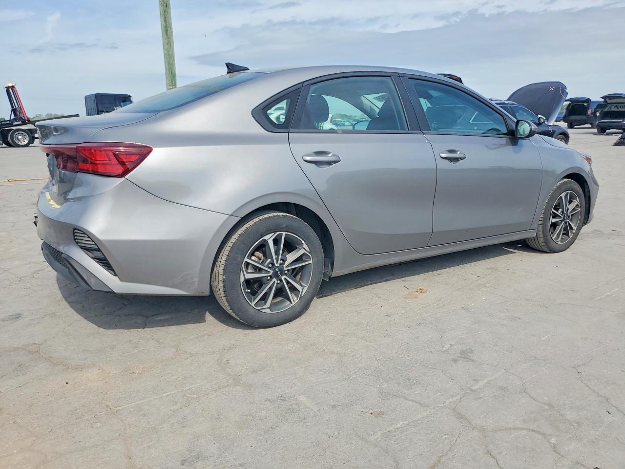 2024 Kia Forte Lxs - Фото 3