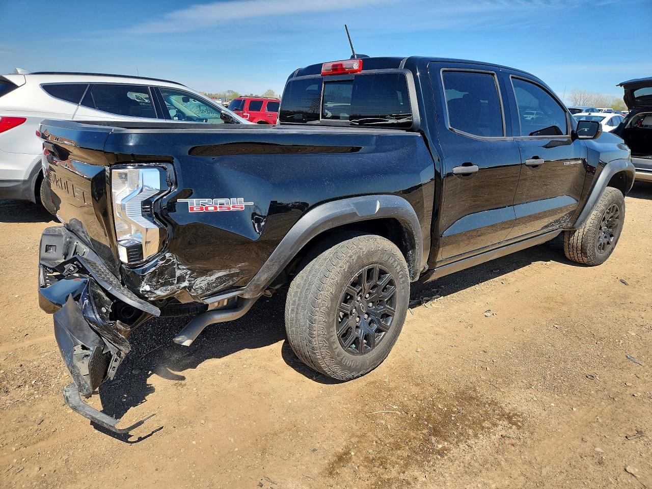 2024 Chevrolet Colorado Trail Boss - Image 3