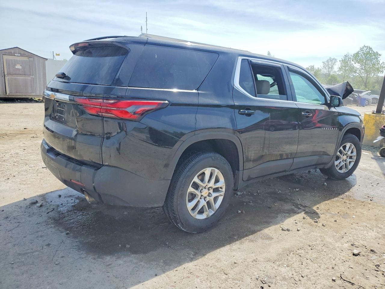 2022 Chevrolet Traverse Ls - Фото 3