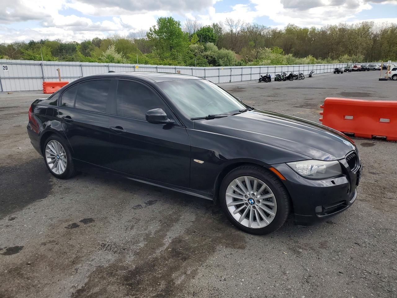 2011 BMW 335 Xi - Image 4