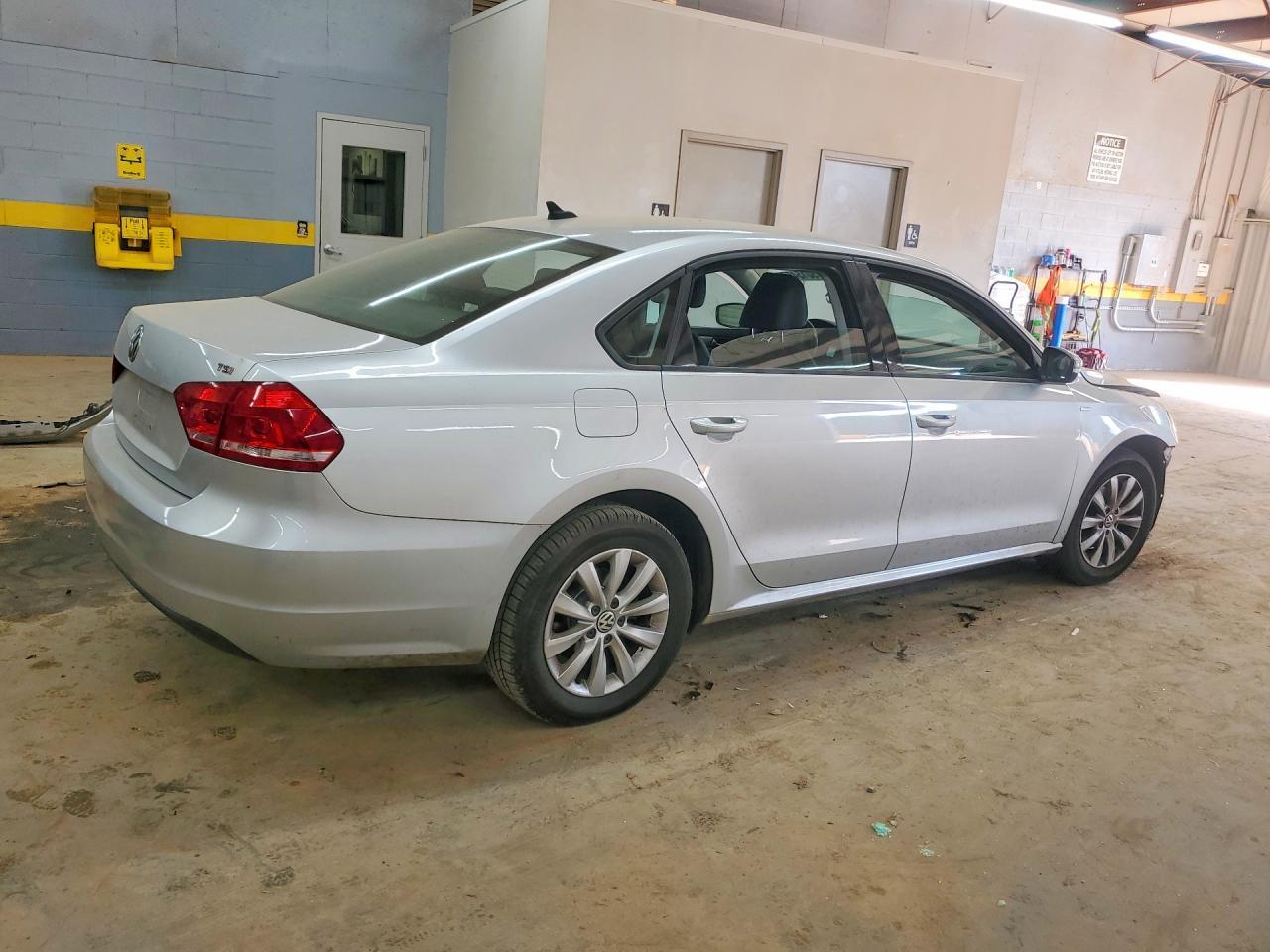 2015 Volkswagen Passat S - Image 3