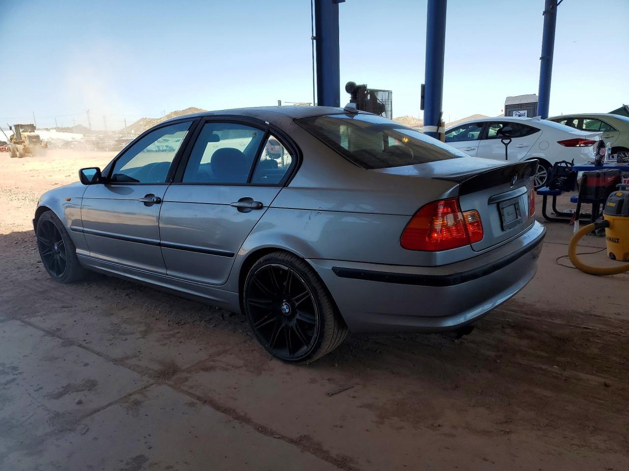 2005 BMW 325 I - Image 2