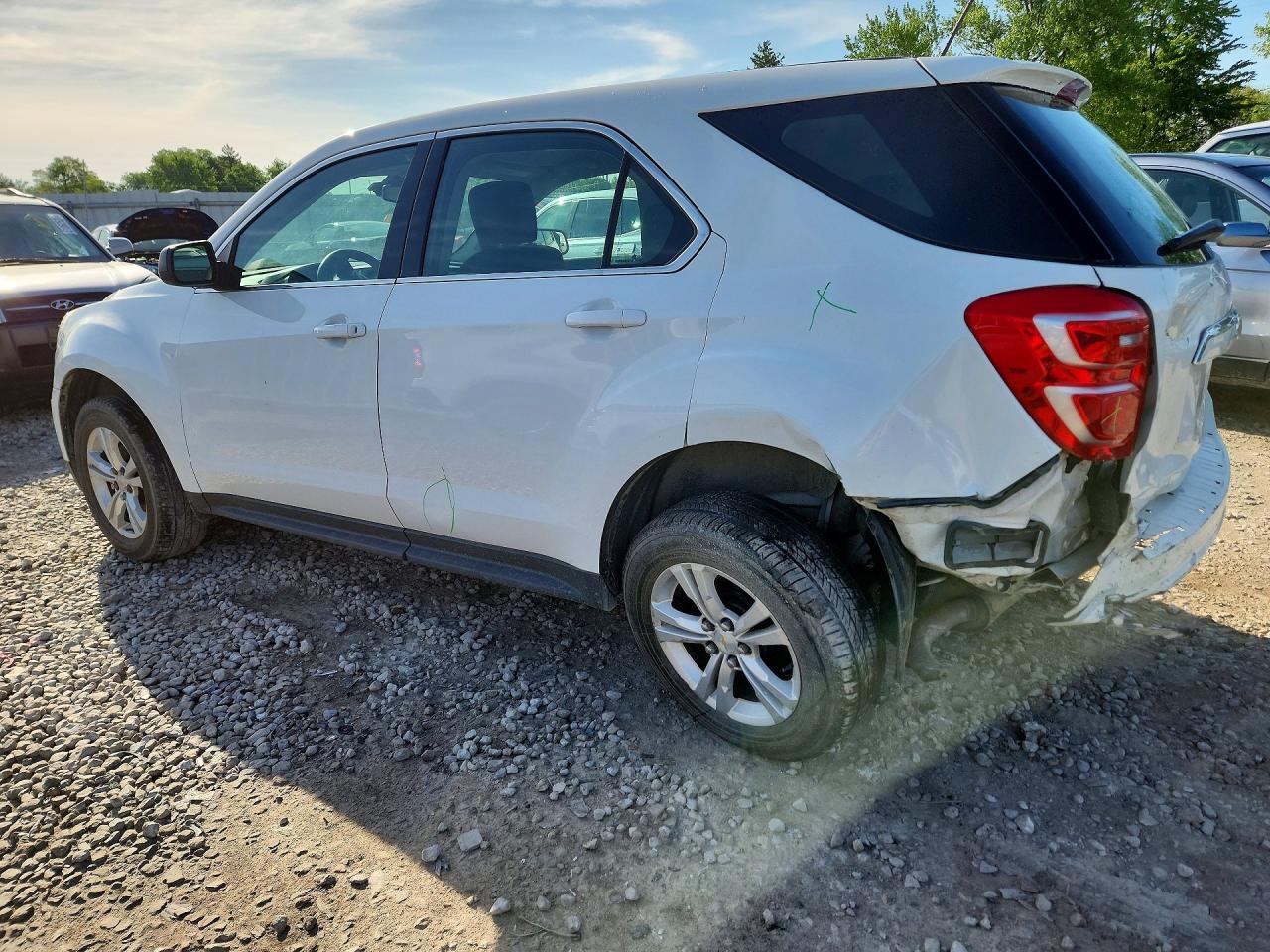 2017 Chevrolet Equinox Ls - Image 2