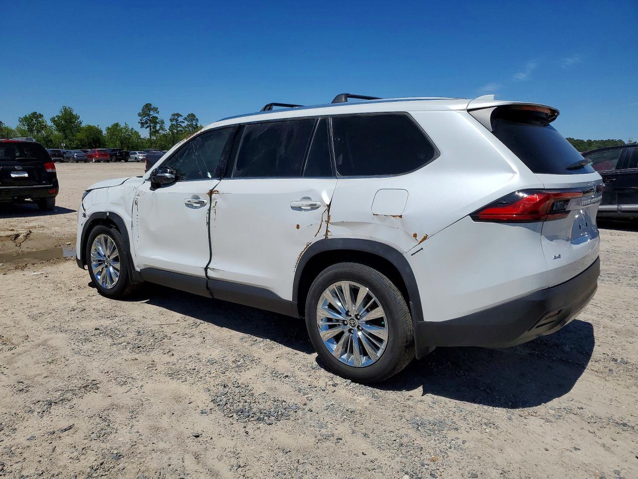 2024 Toyota Grand Highlander Platinum - Image 2