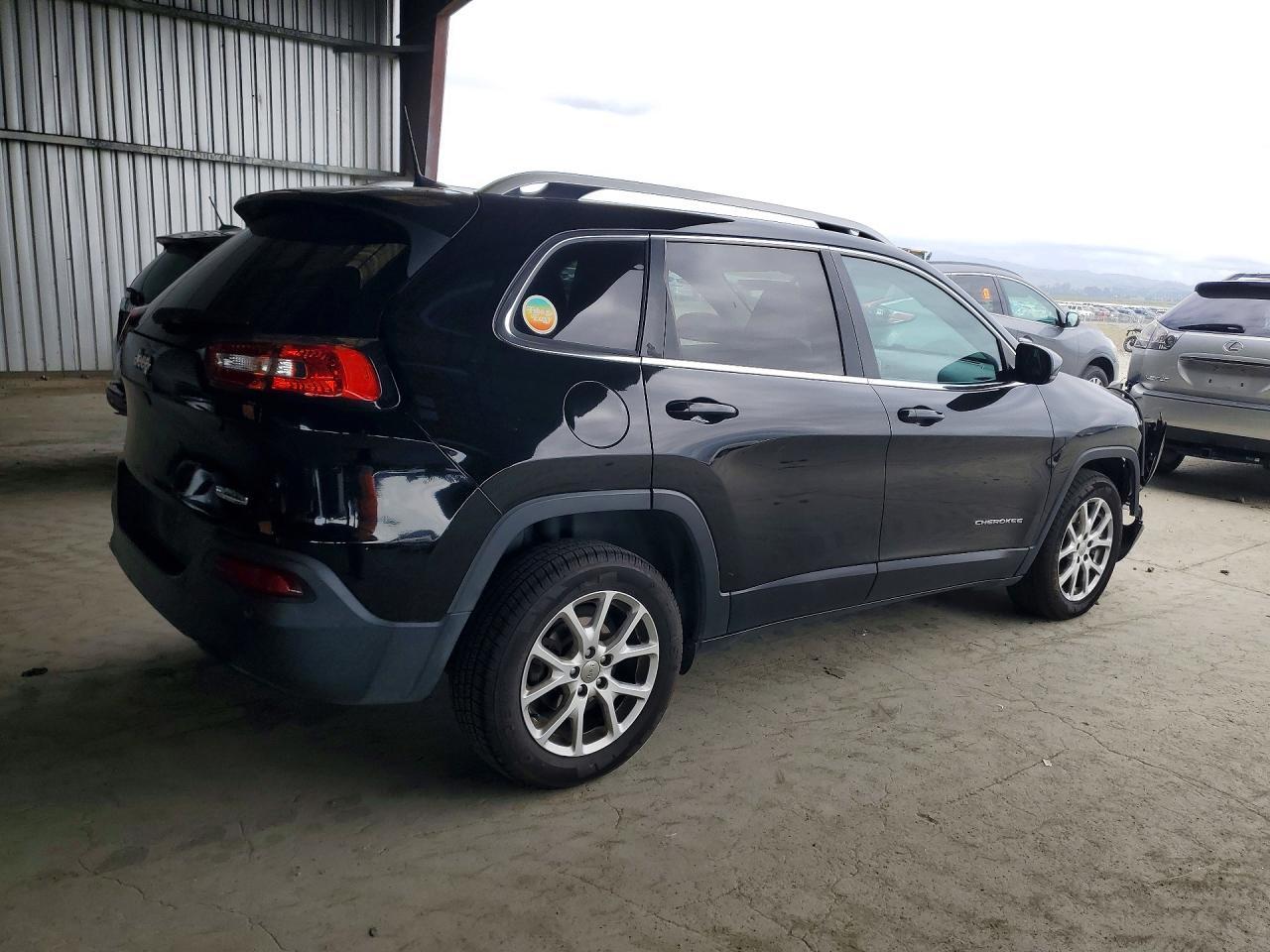 2017 Jeep Cherokee Latitude - Image 3