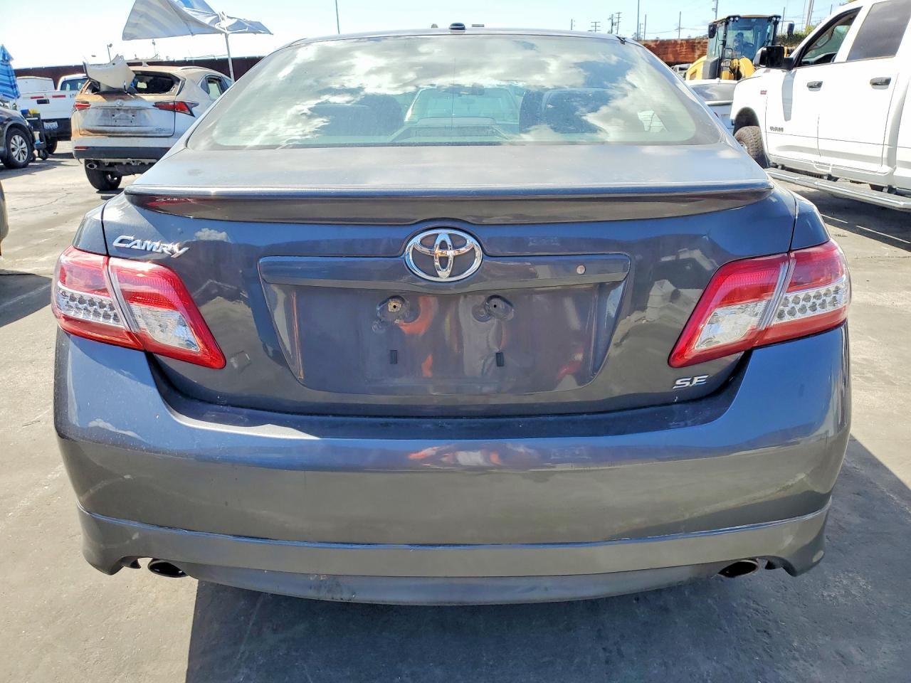 2011 Toyota Camry Se - Фото 6