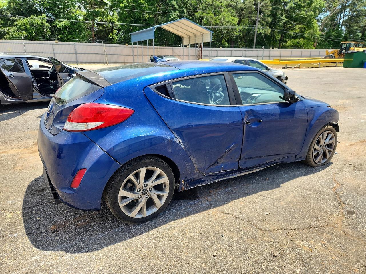 2016 Hyundai Veloster Base - Фото 3