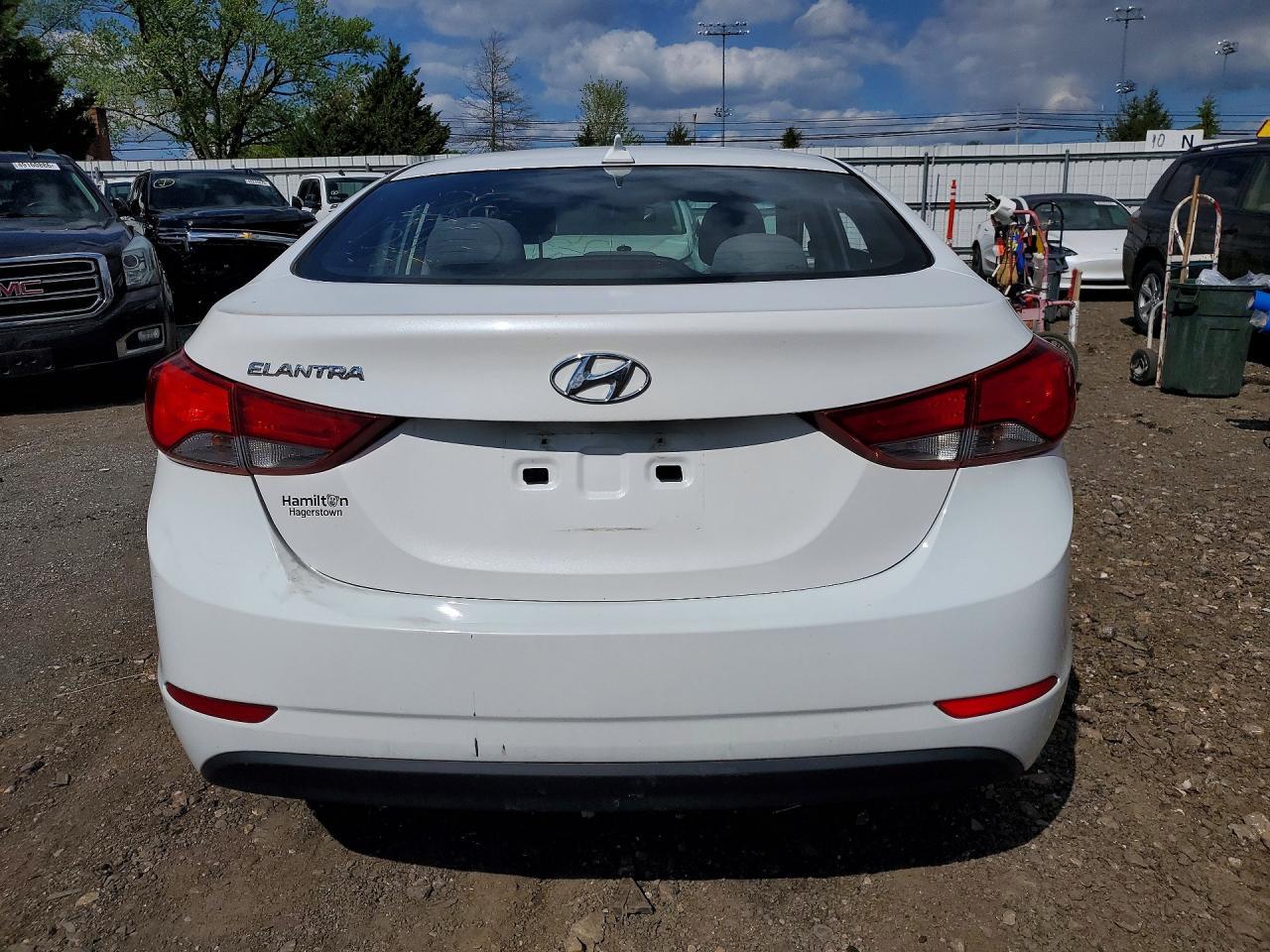 2016 Hyundai Elantra Se - Image 6