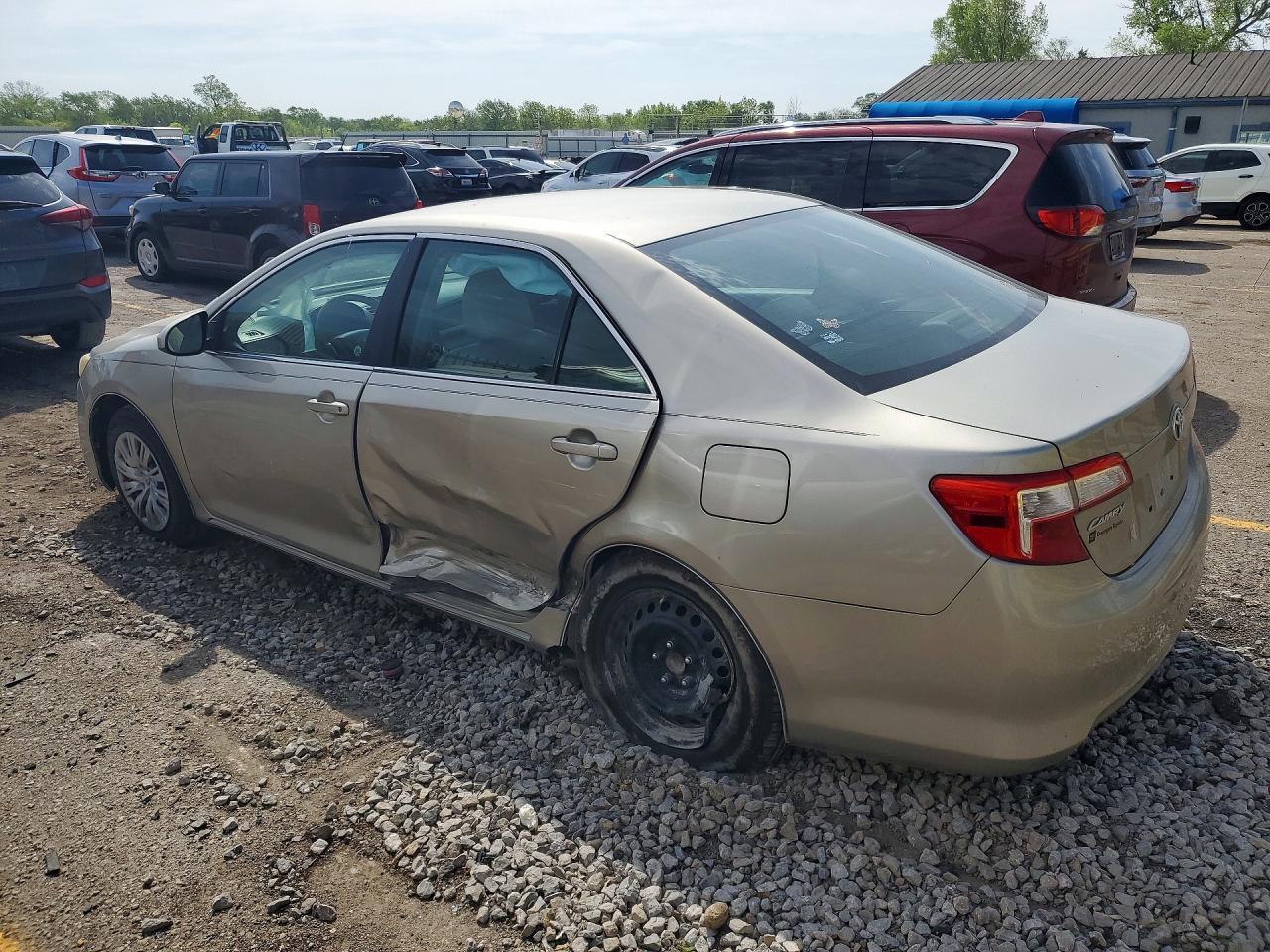2014 Toyota Camry Le - Фото 2