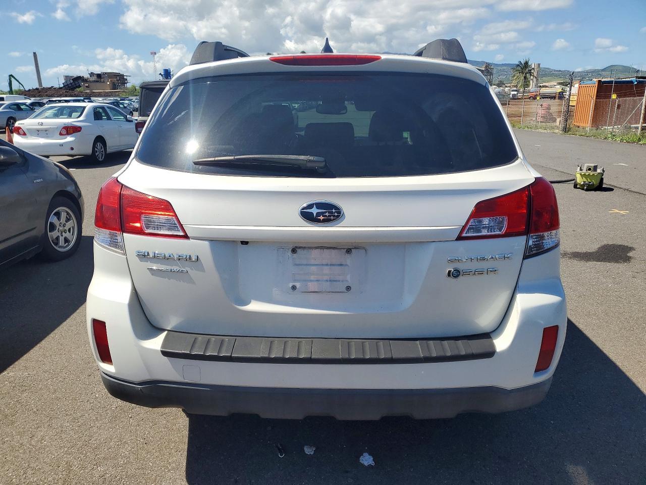 2011 Subaru Outback 3.6R Limited - Image 6