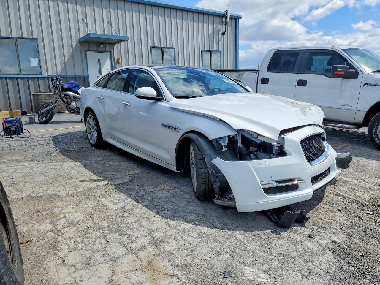 2018 Jaguar Xj R - Sport - Image 4