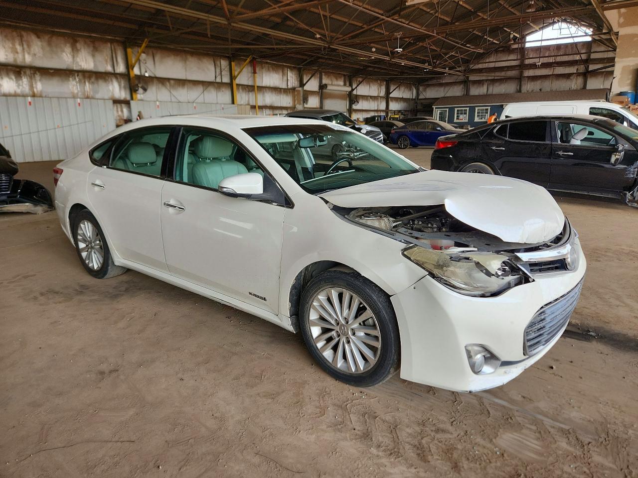 2013 Toyota Avalon Hybrid Limited - Image 4