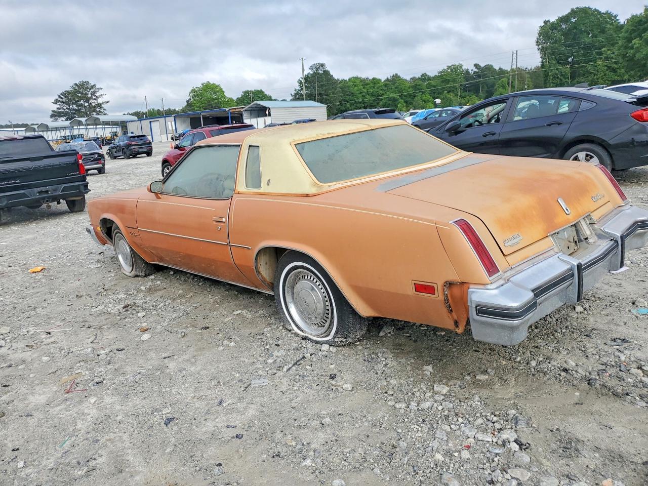 1977 Oldsmobile Cutlass Supreme - Image 2