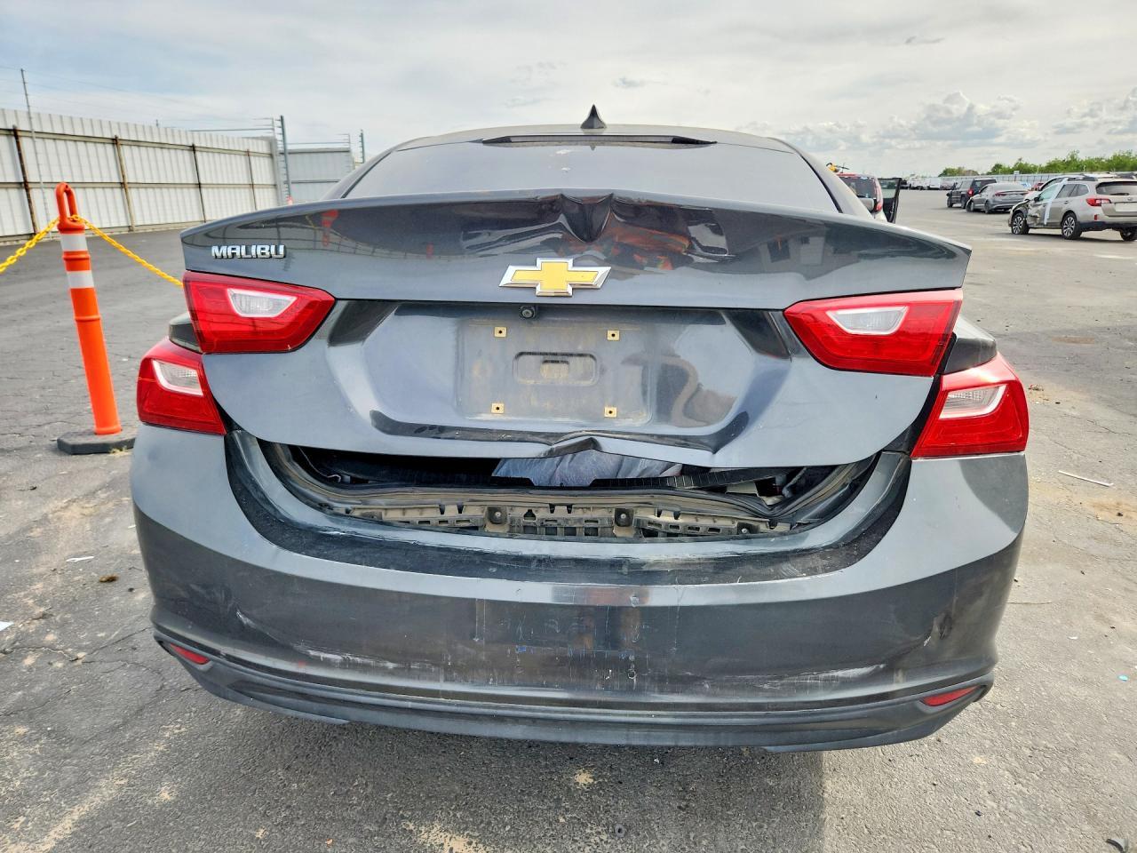2017 Chevrolet Malibu Ls - Image 6