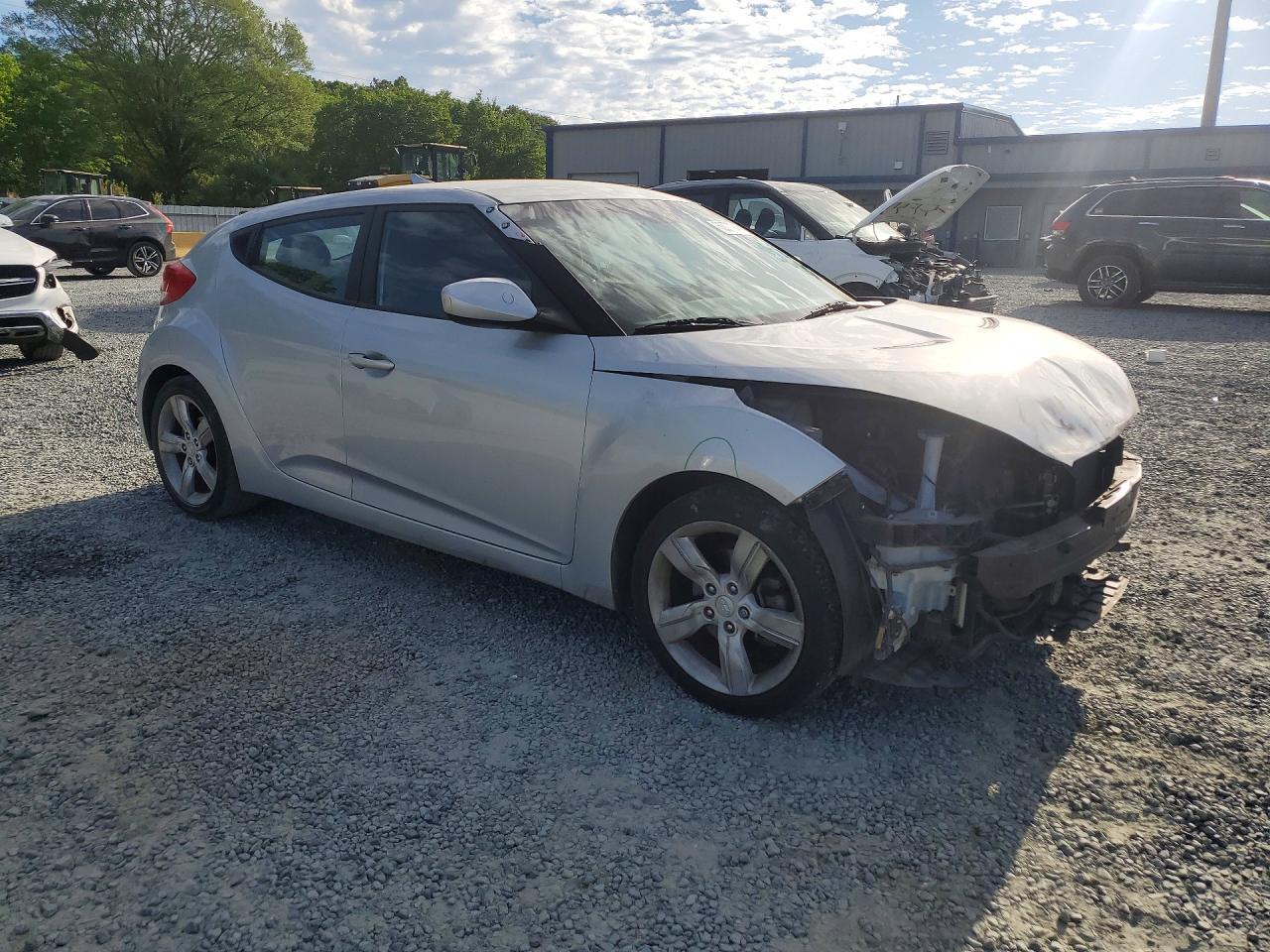 2013 Hyundai Veloster Base - Image 4