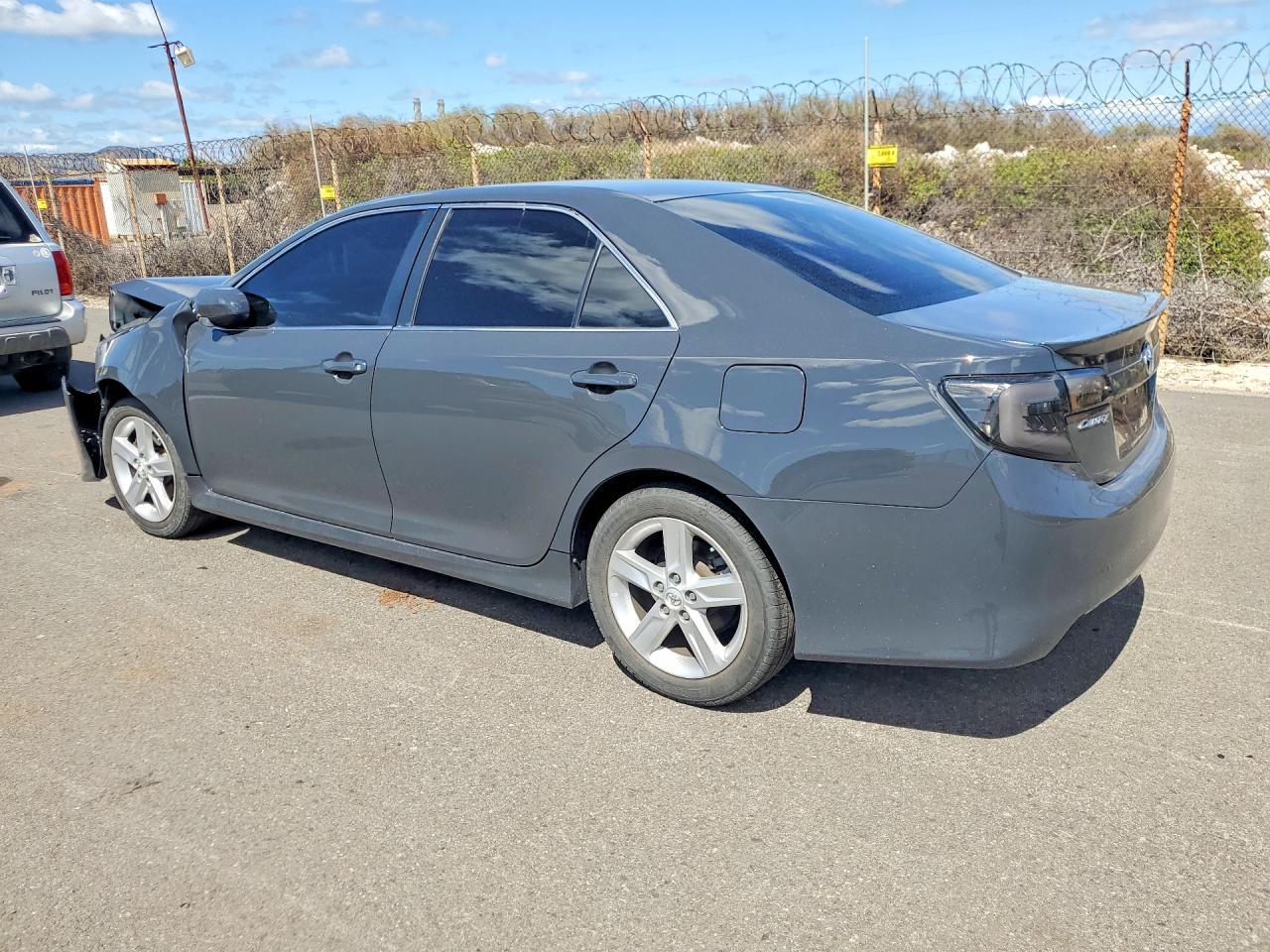 2013 Toyota Camry Se - Image 2