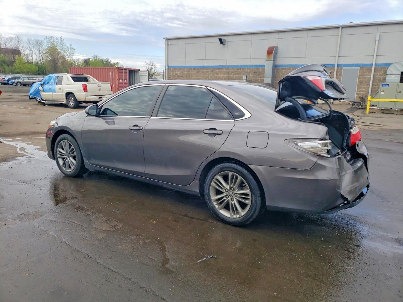 2017 Toyota Camry Se - Image 2