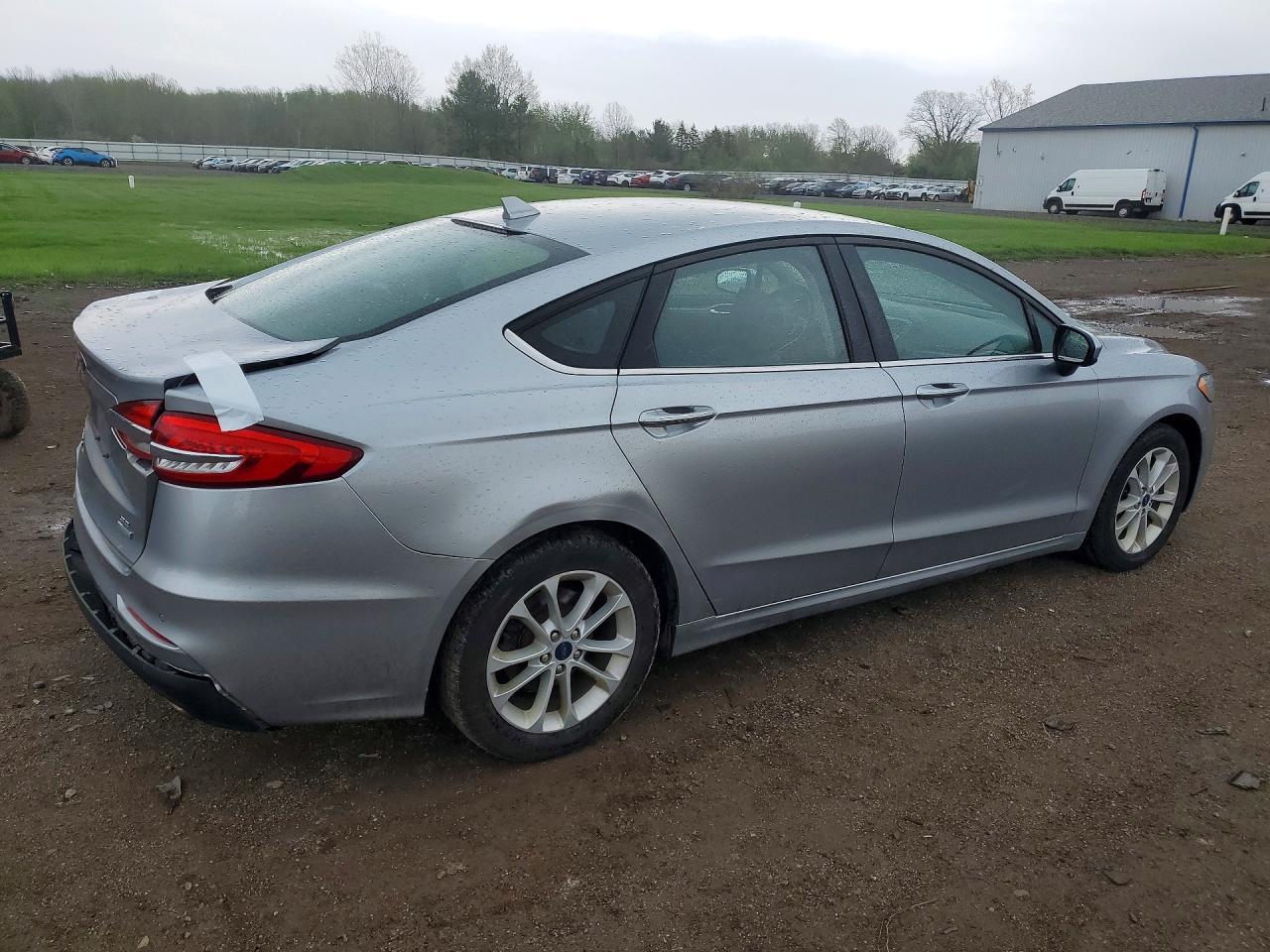 2020 Ford Fusion Se - Фото 3