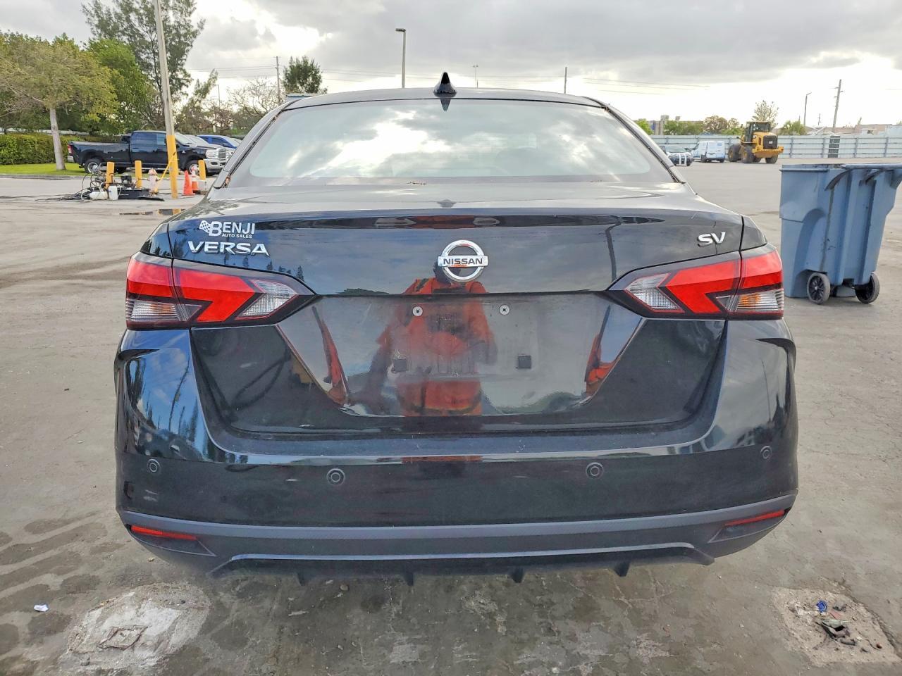 2021 Nissan Versa Sv - Image 6