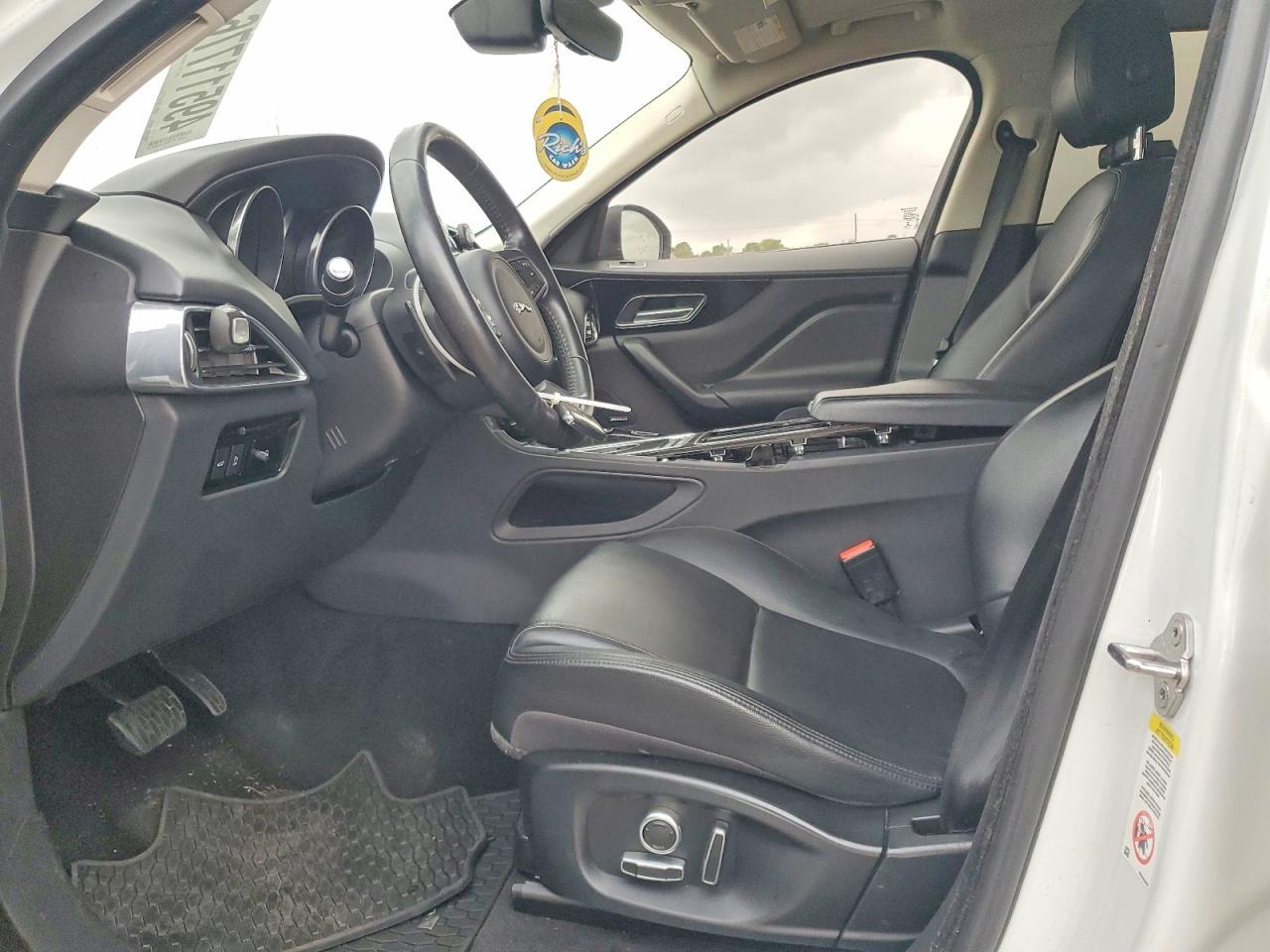 2020 Jaguar F-Pace Premium 25T - Фото 7