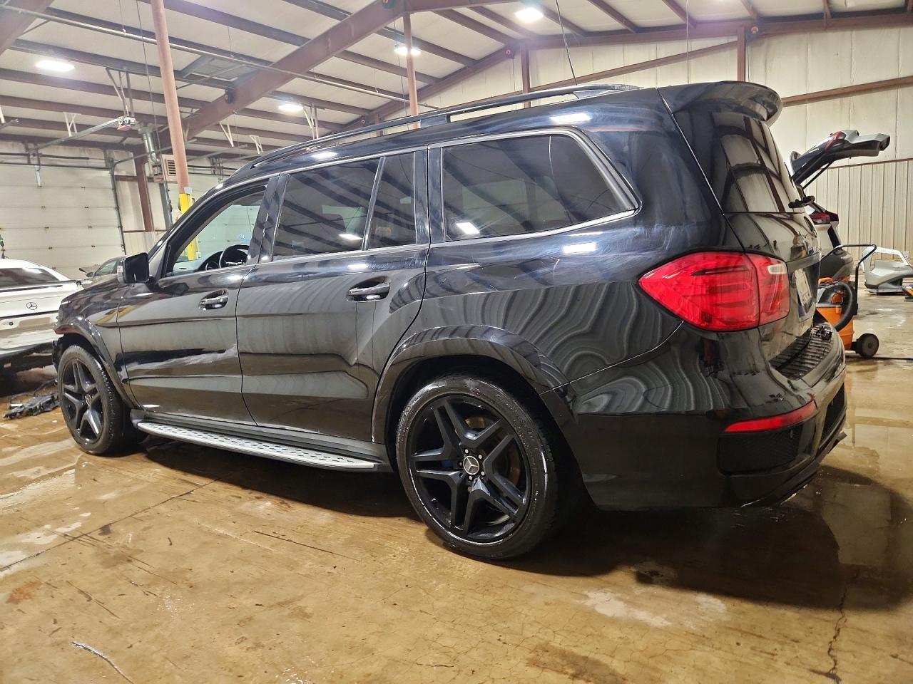 2014 Mercedes-Benz Gl 550 4Matic - Image 2