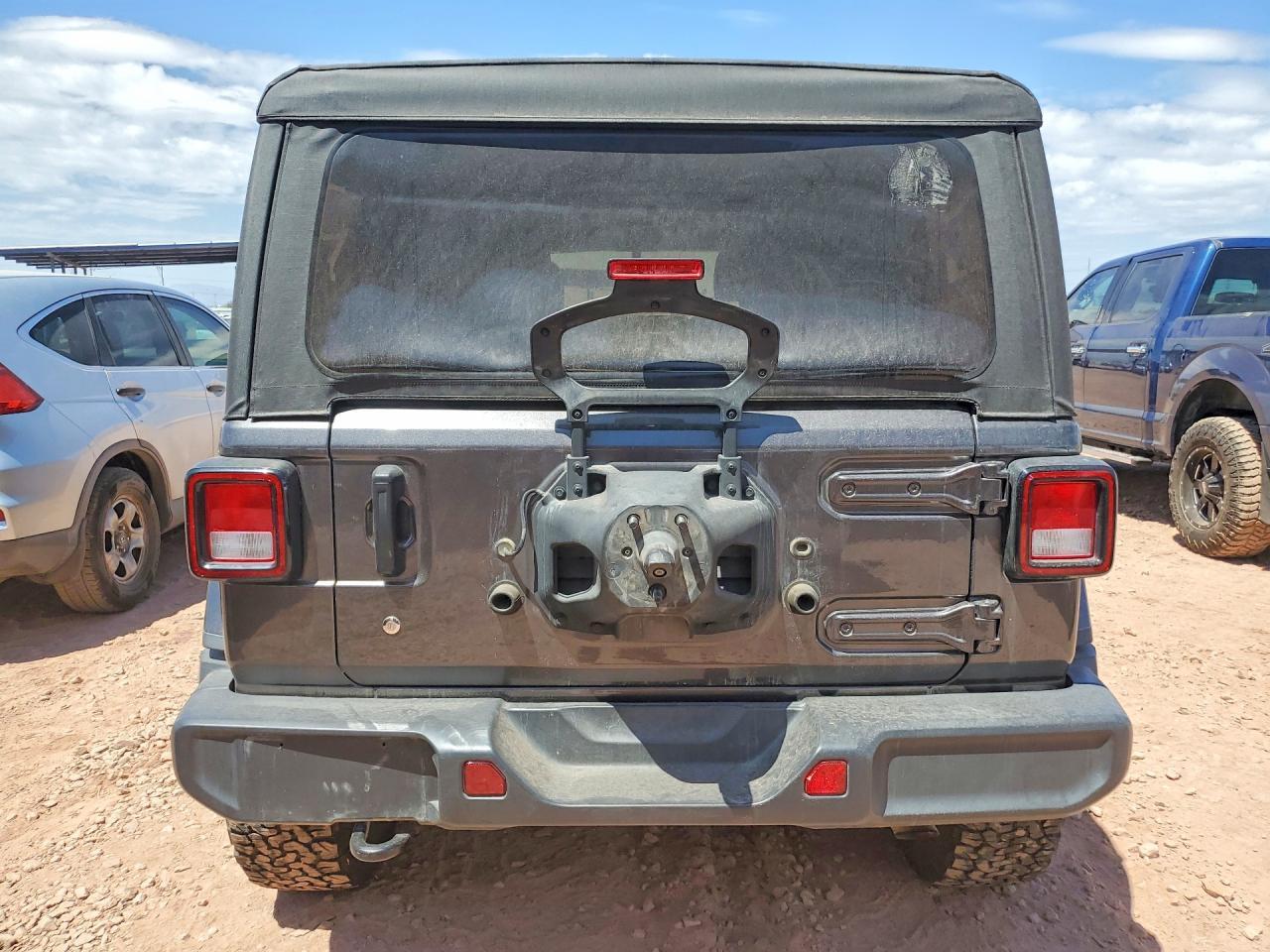 2018 Jeep Wrangler Unlimited Sahara - Image 6