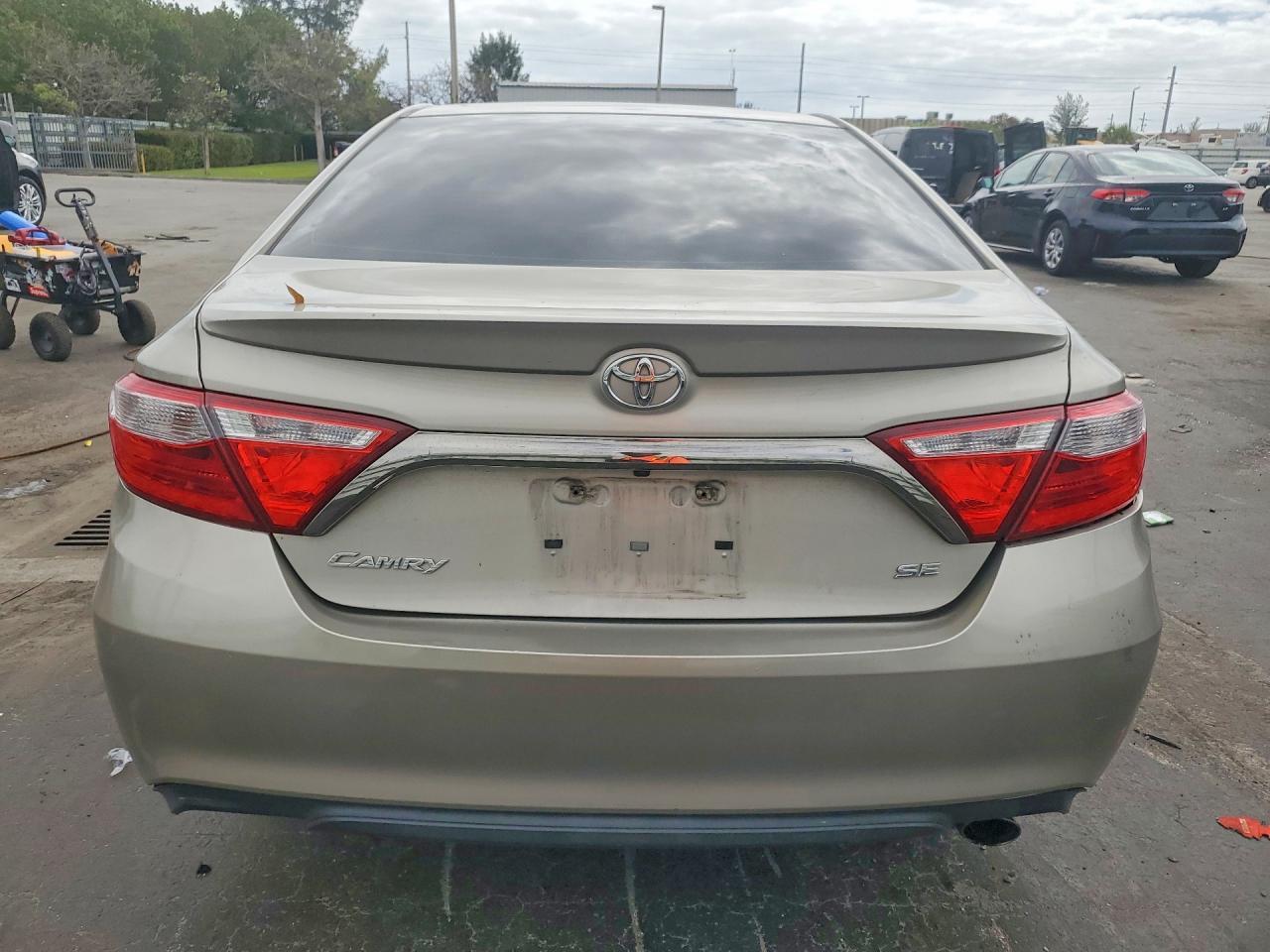 2016 Toyota Camry Se - Фото 6