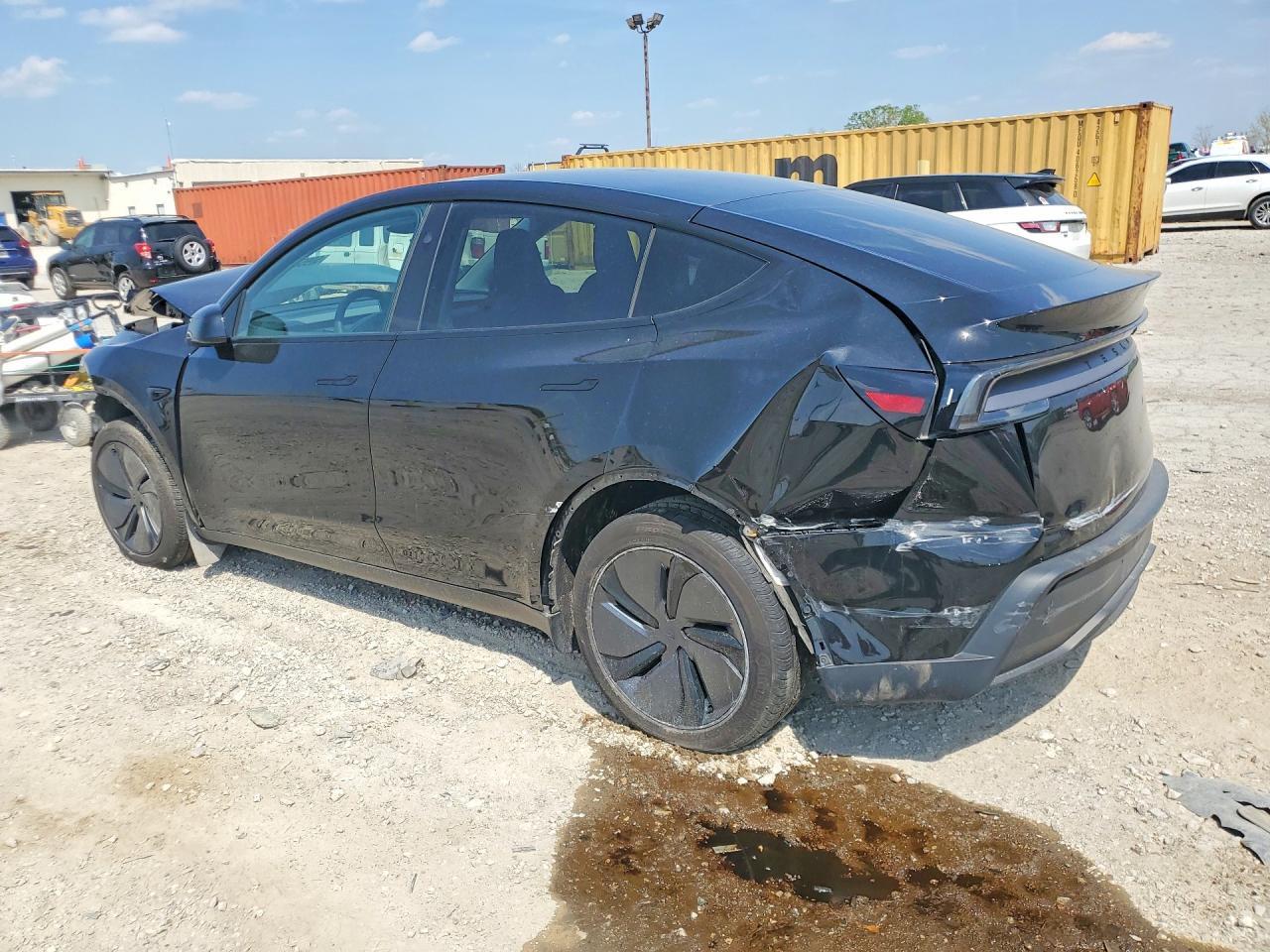 2026 Tesla Model Y - Фото 2
