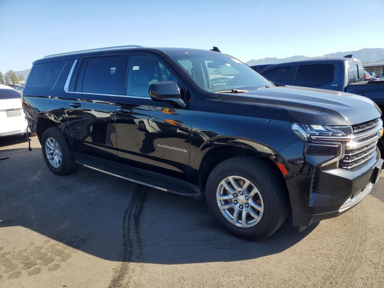 2023 Chevrolet Suburban C1500 Lt - Фото 4