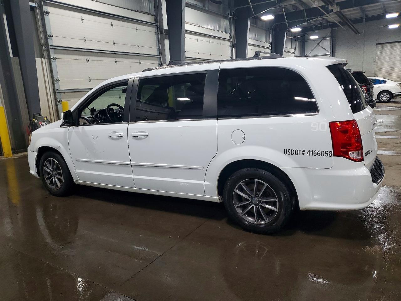 2017 Dodge Grand Caravan Sxt - Фото 2