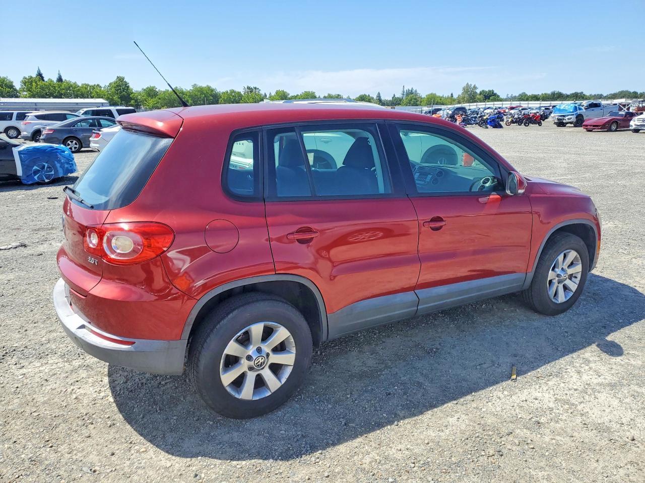 2010 Volkswagen Tiguan S - Image 3