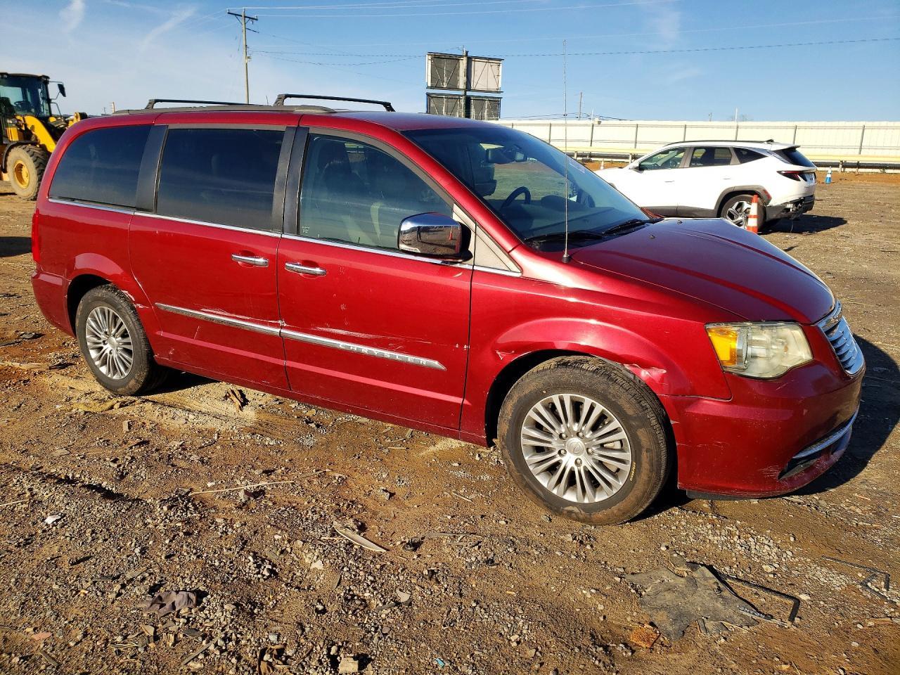 2014 Chrysler Town & Country Touring L - Image 4