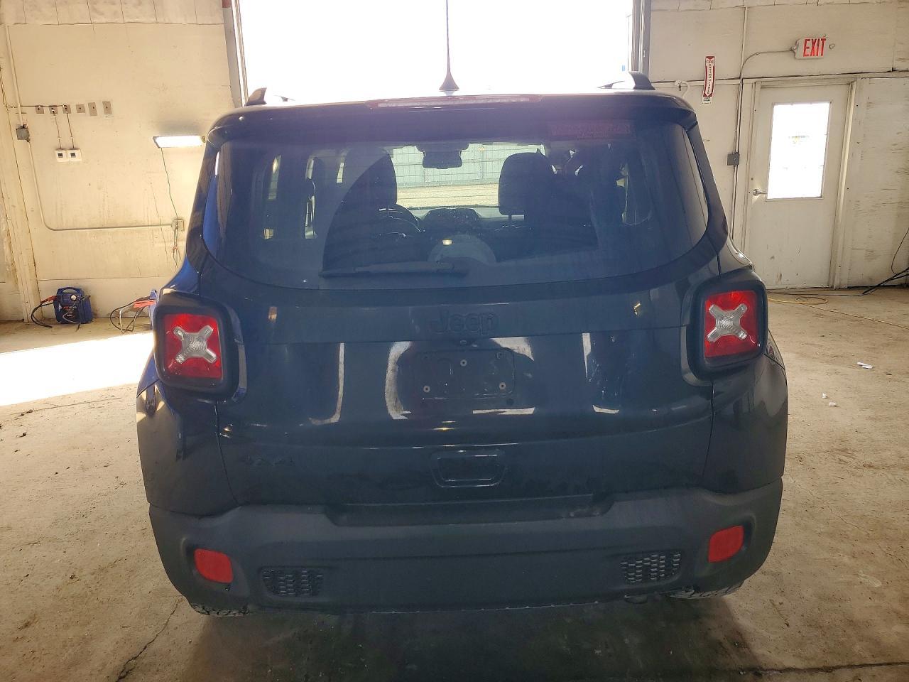 2018 Jeep Renegade Latitude - Image 6