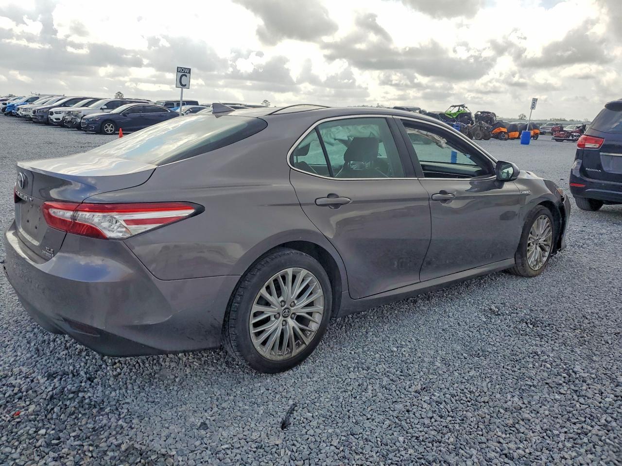 2019 Toyota Camry Hybrid Xle - Image 3