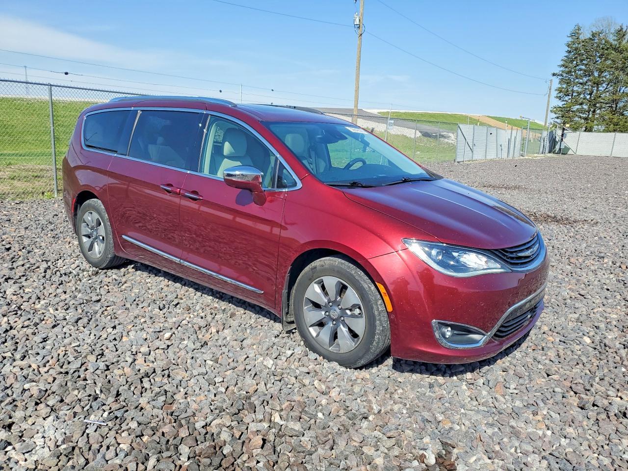 2017 Chrysler Pacifica - Image 4