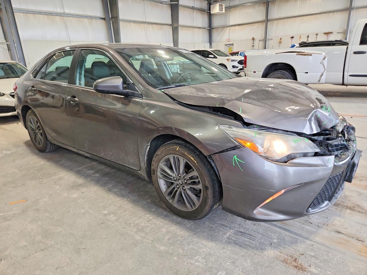 2017 Toyota Camry Se - Фото 4
