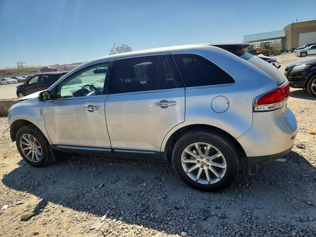 2013 Lincoln Townhouse Mkx - Image 2