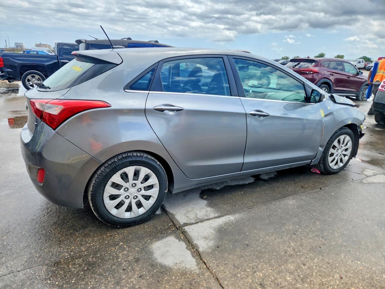 2017 Hyundai Elantra Gt Base - Фото 3