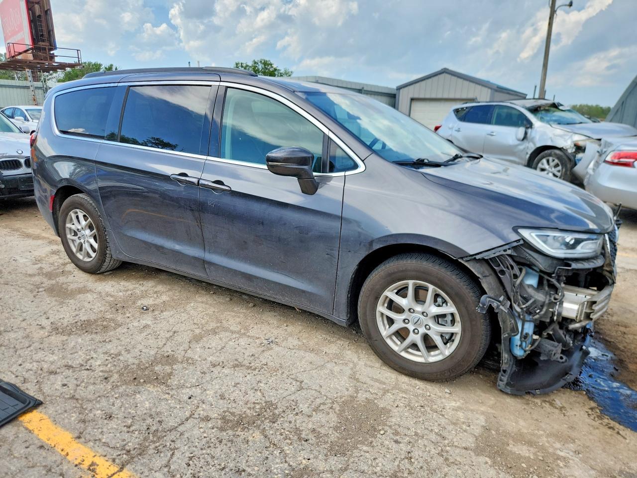 2022 Chrysler Pacifica Touring L - Фото 4